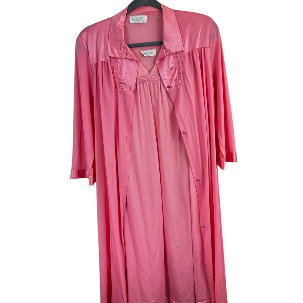 Vanity Fair Pink Robe with Collar and nightgown- 2 piece.